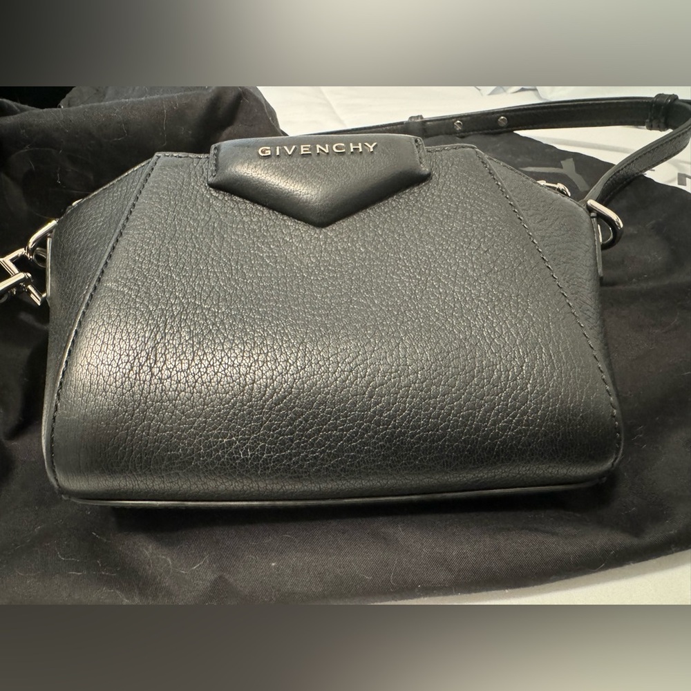 Givenchy Nano Antigona - Picture 2 of 7